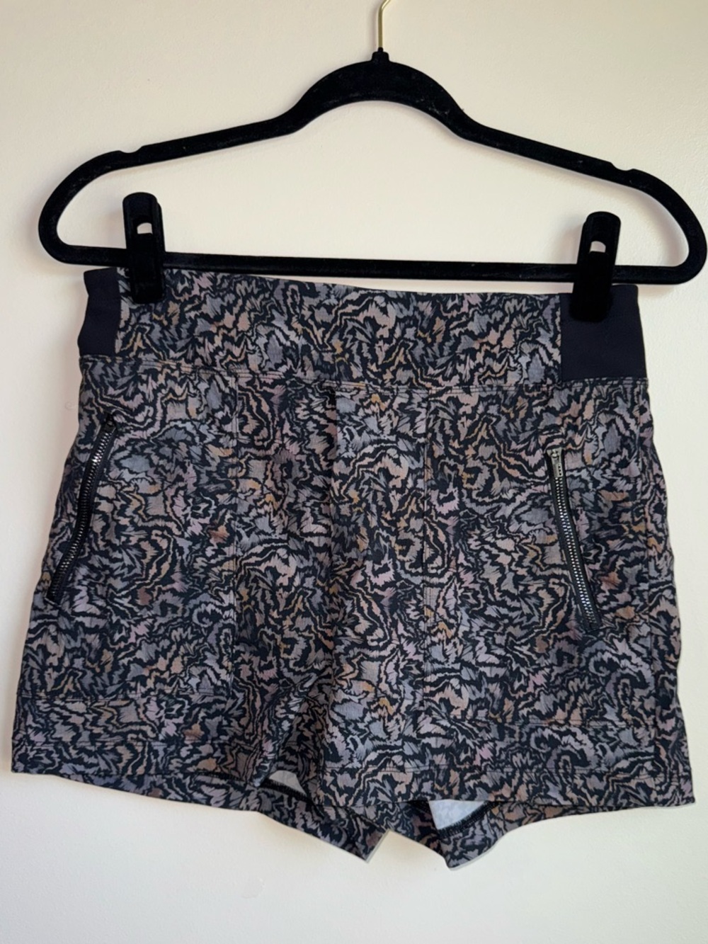 Athleta Trekkie North Printed Shorts Size 4